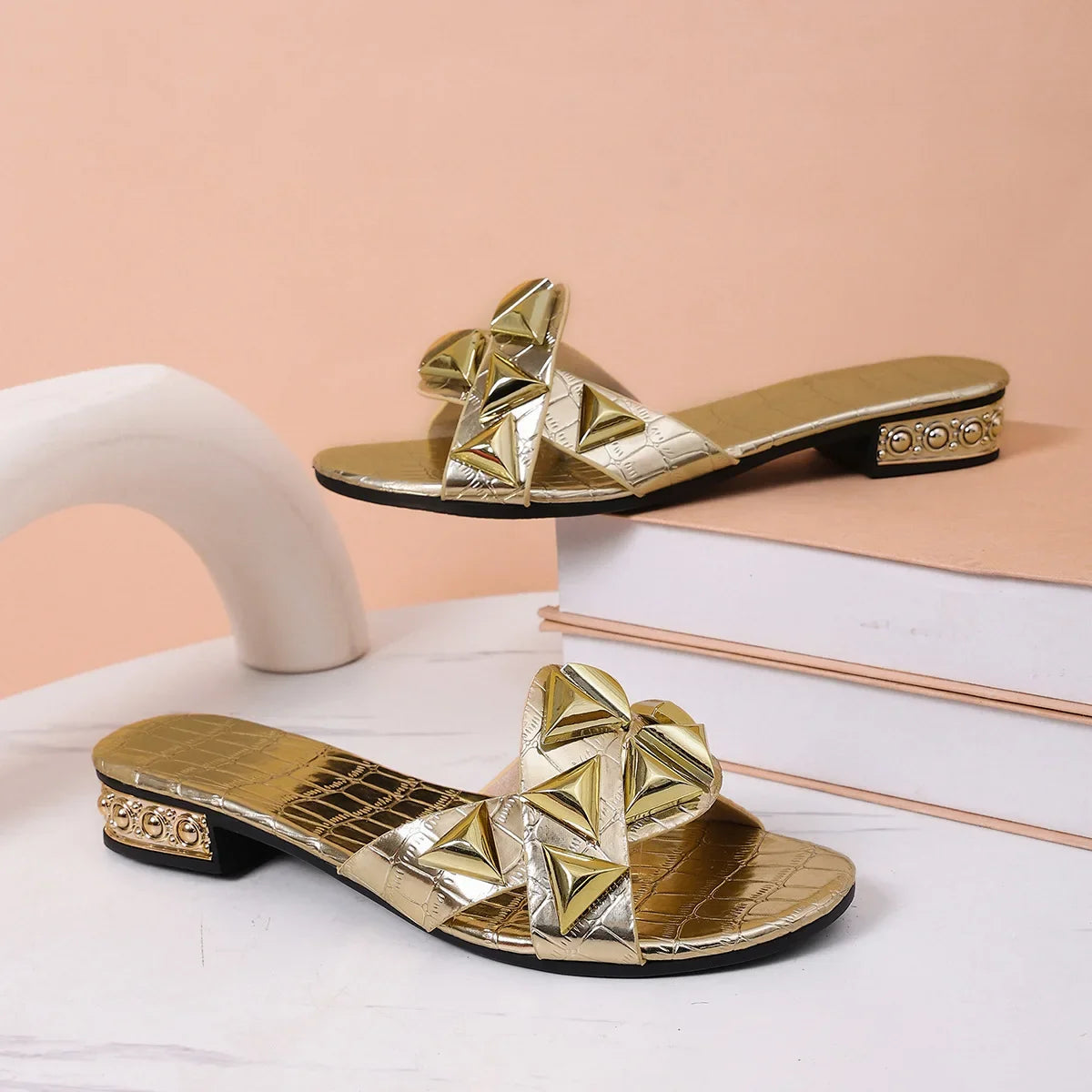 Women Shoes Ladies Flip Flops Designer Outside Female Slippers Summer New Luxury Sandals Fashion Walking Open Toe Slides