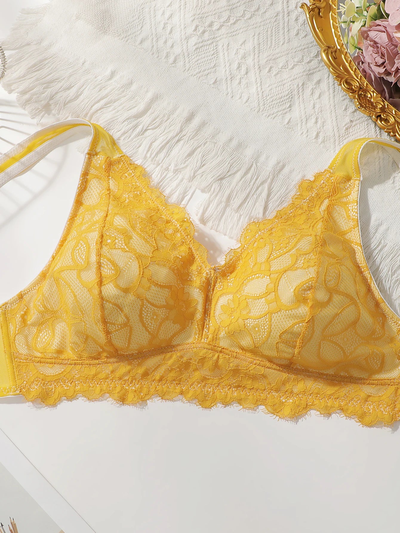 plus Size Women's Sexy Embroidered Lace Trim Bra Wireless Padded Comfortable Underwear Non-Squeezing No Wire Vest Top MR2624