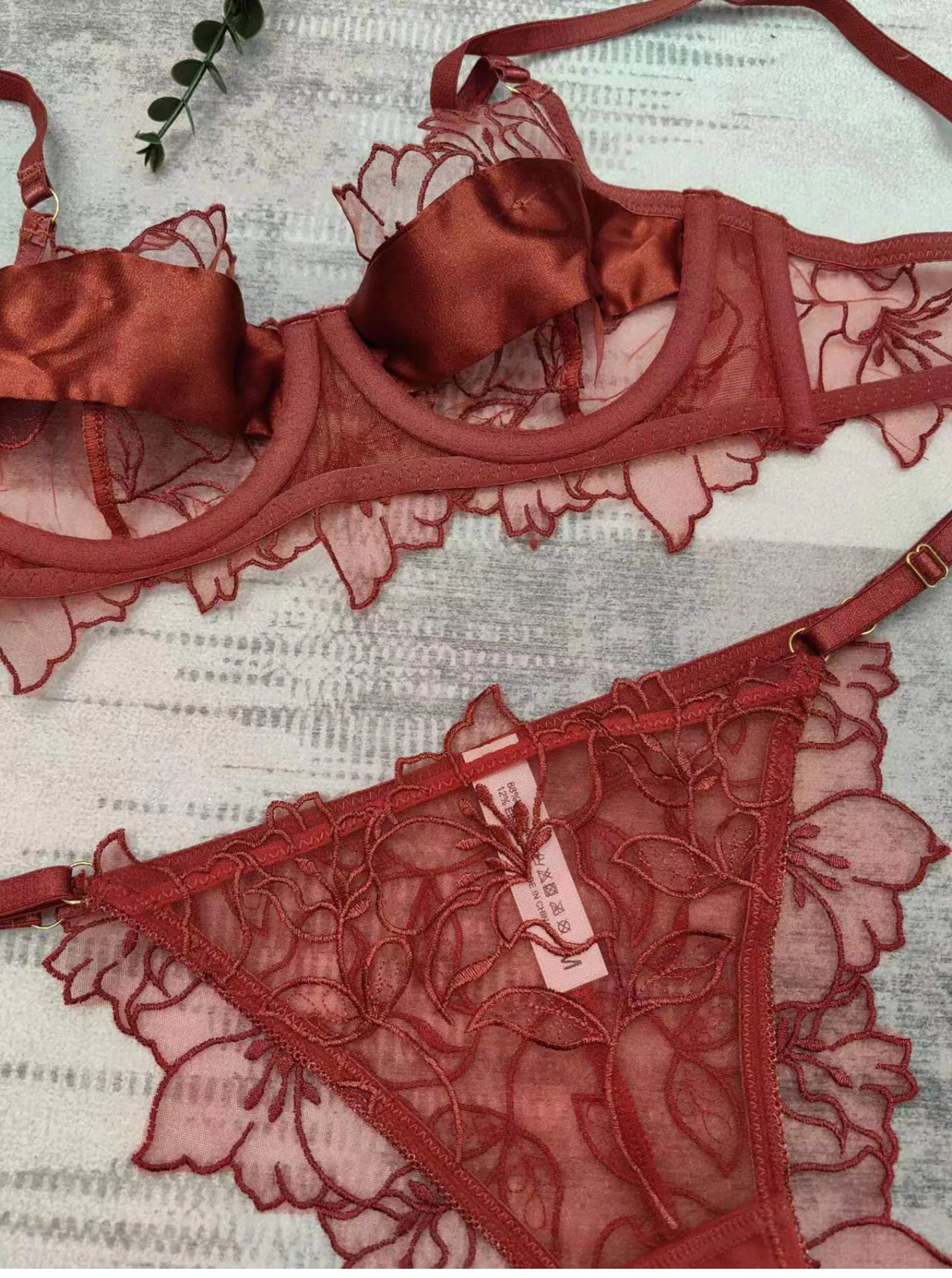 MOYISU Pure Desire Sexy Ultra-thin Big Chest Small Anti-sag Bra Cover Set Summer Embroidery Lace Red Year Life Underwear Woman