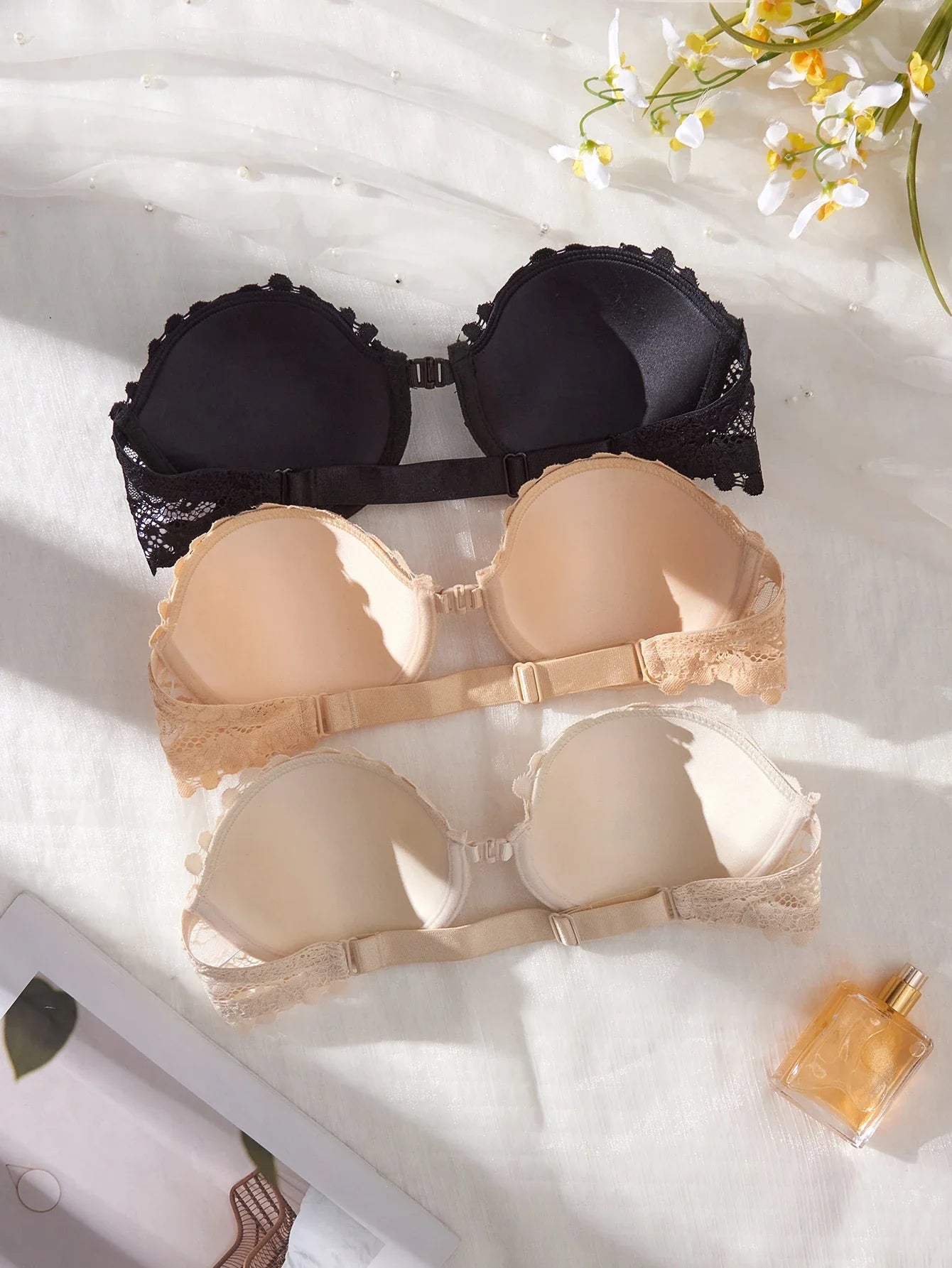 3Pcs Thin Cup Strapless Women's Sexy Bras Lace Trim Patchwork Pattern Front Clasp Push up Bra Comfortable Half-Cup Women's Bra