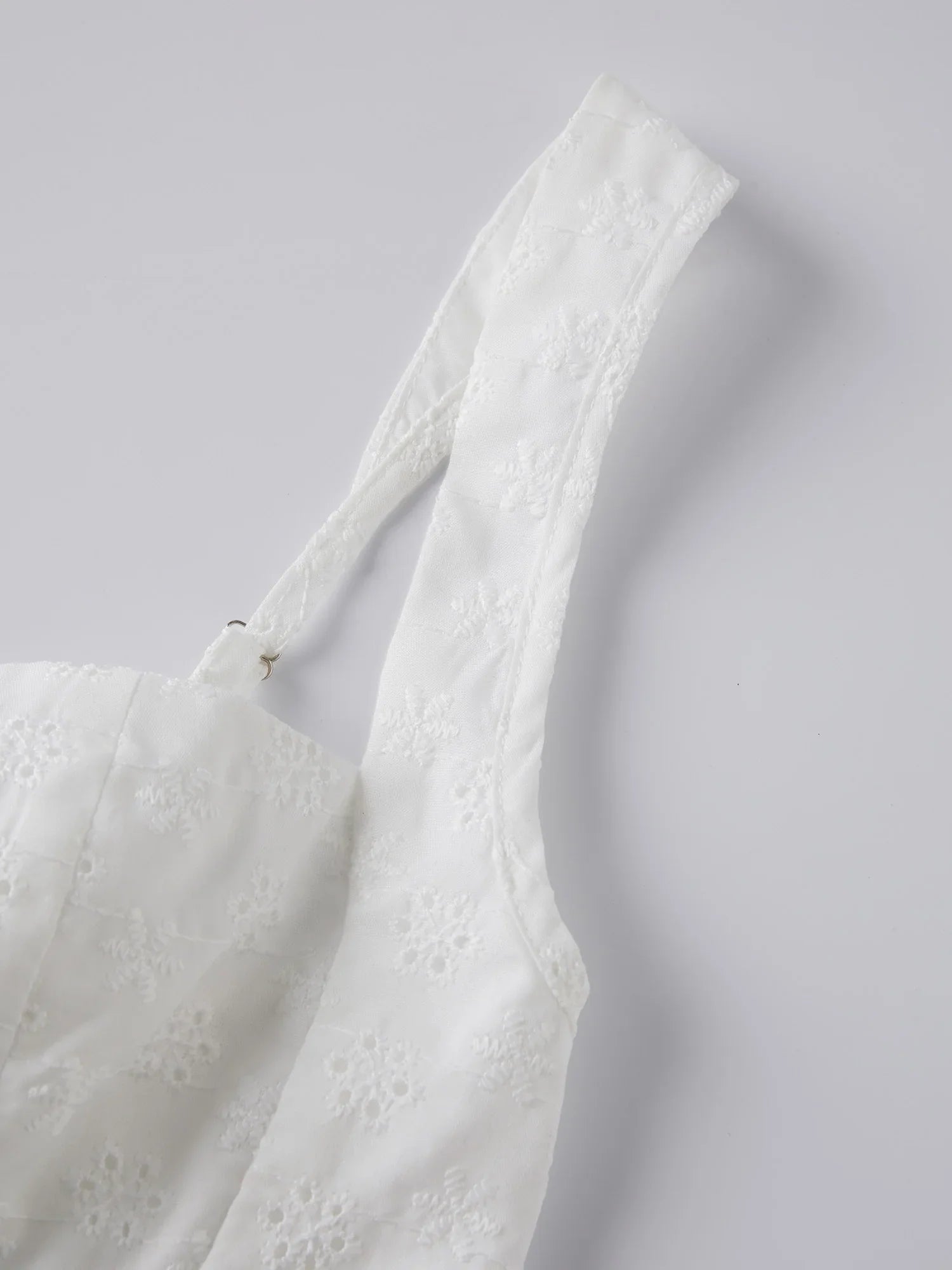 2026 Summer Women's Floral Eyelet White Cami Dress Sleeveless Square Neck A-line Dress Beach Bohemian Retro Sundress