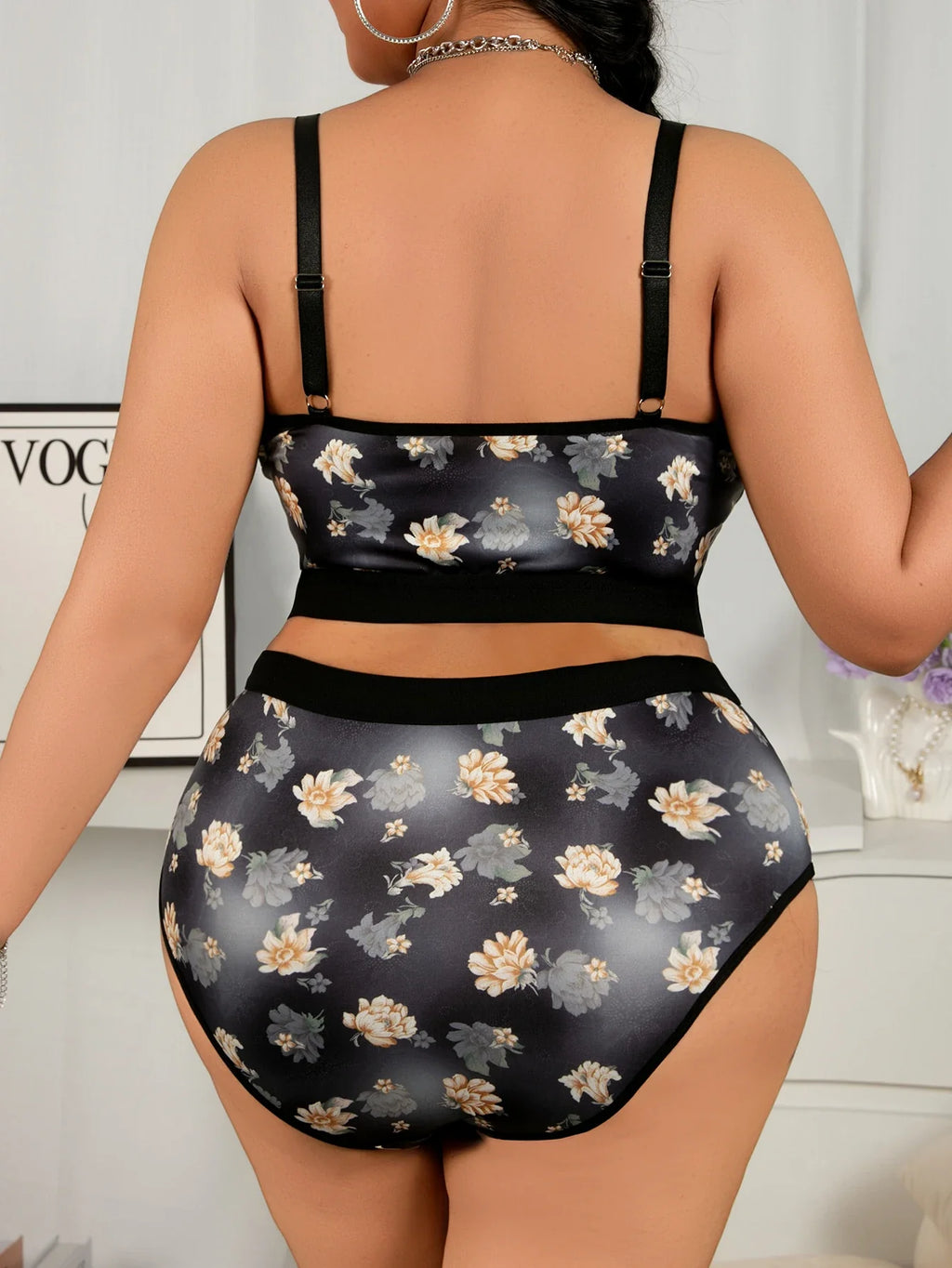 Plus Size Seamless Lingerie Set, Sexy Lace Print Open Back Cami Bra with Built-in Pads for Full Bust Support