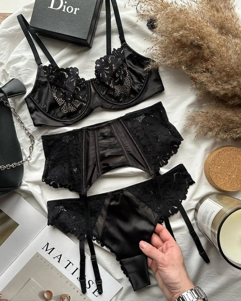 Toucheart 3 Piece Set Sexy Underwear Set For Women Mesh See-Through Lace Thin Sling Bra Set With Girdle Sexy Lingerie Suit New