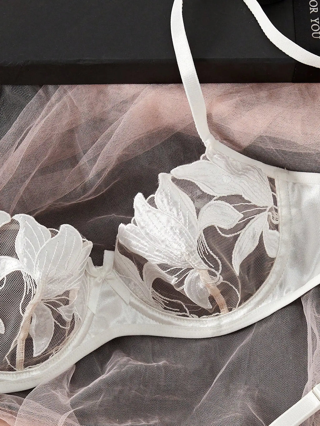 Transparent Floral Two Pieces Exquisite Lace Lingerie Set Ultrathin Bra Briefs Set Solid Exotic Lingerie For Ladies 23171A