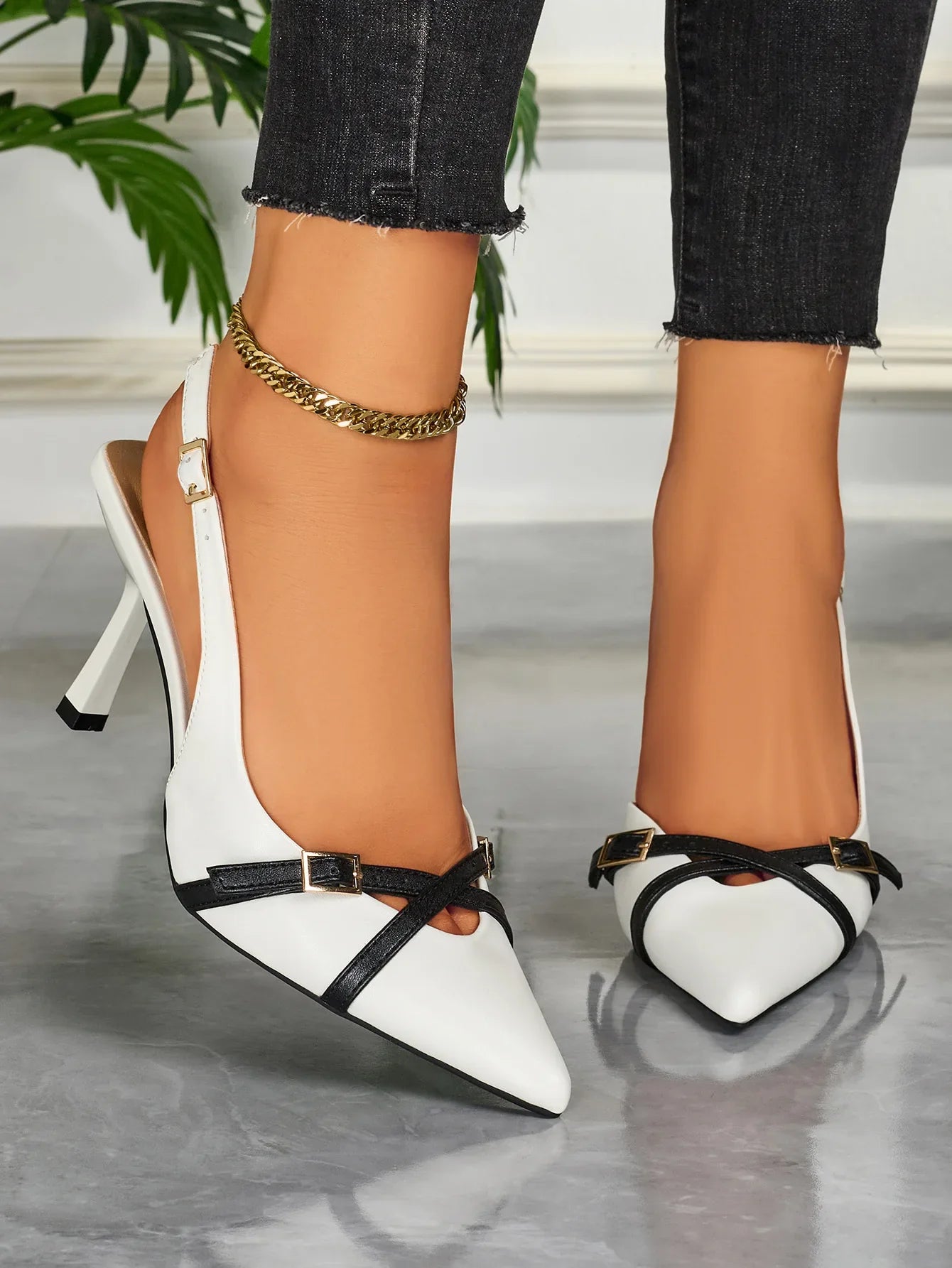 New Solid Color Pointed-toe Buckle-back Empty High-heeled Sandals for Women in Spring/Summer 2026