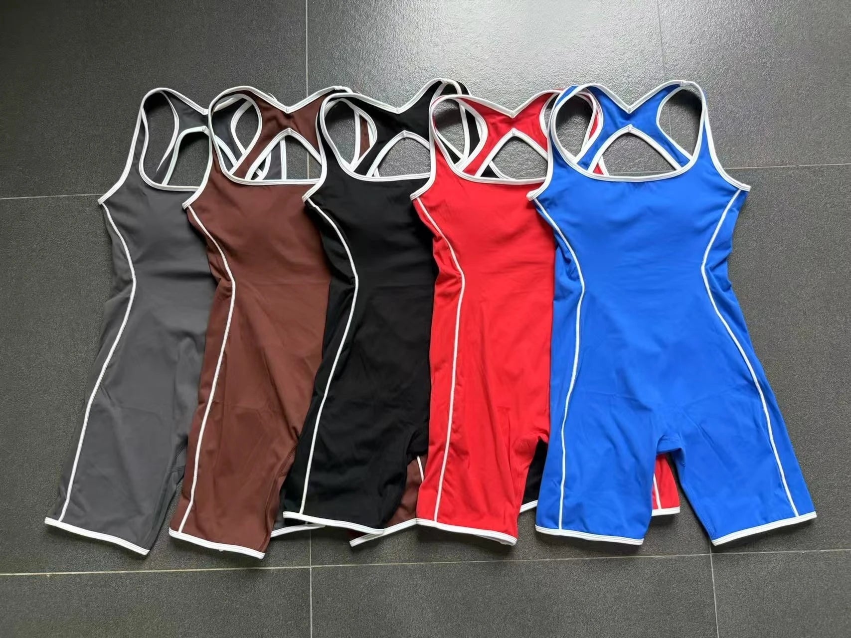 Summer New Gym Romper Padded Outdoor Sports Jumpsuit Hollow Open Back Yoga Suit Dance Sports Bodysuit Hip Lift Workout Yoga Sets