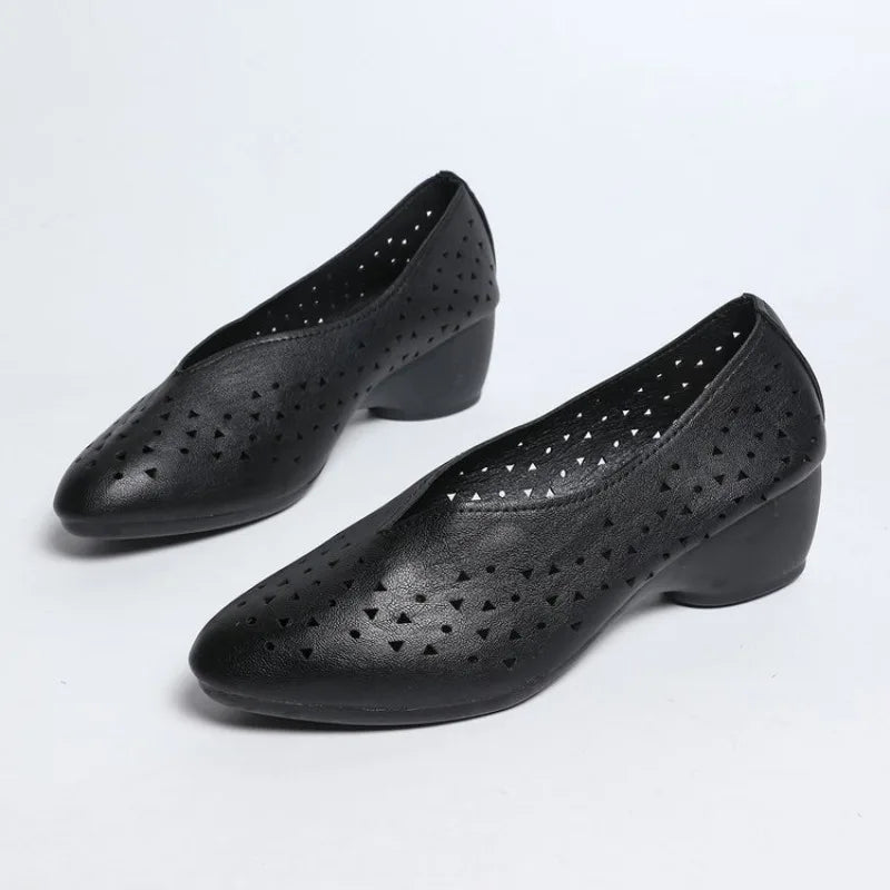 2026 New Women's Vintage Pointed-Toe Pumps - Low Cut Perforated Chunky Heel shoes, Slip-On Casual Shoes for Summer Daily Wear