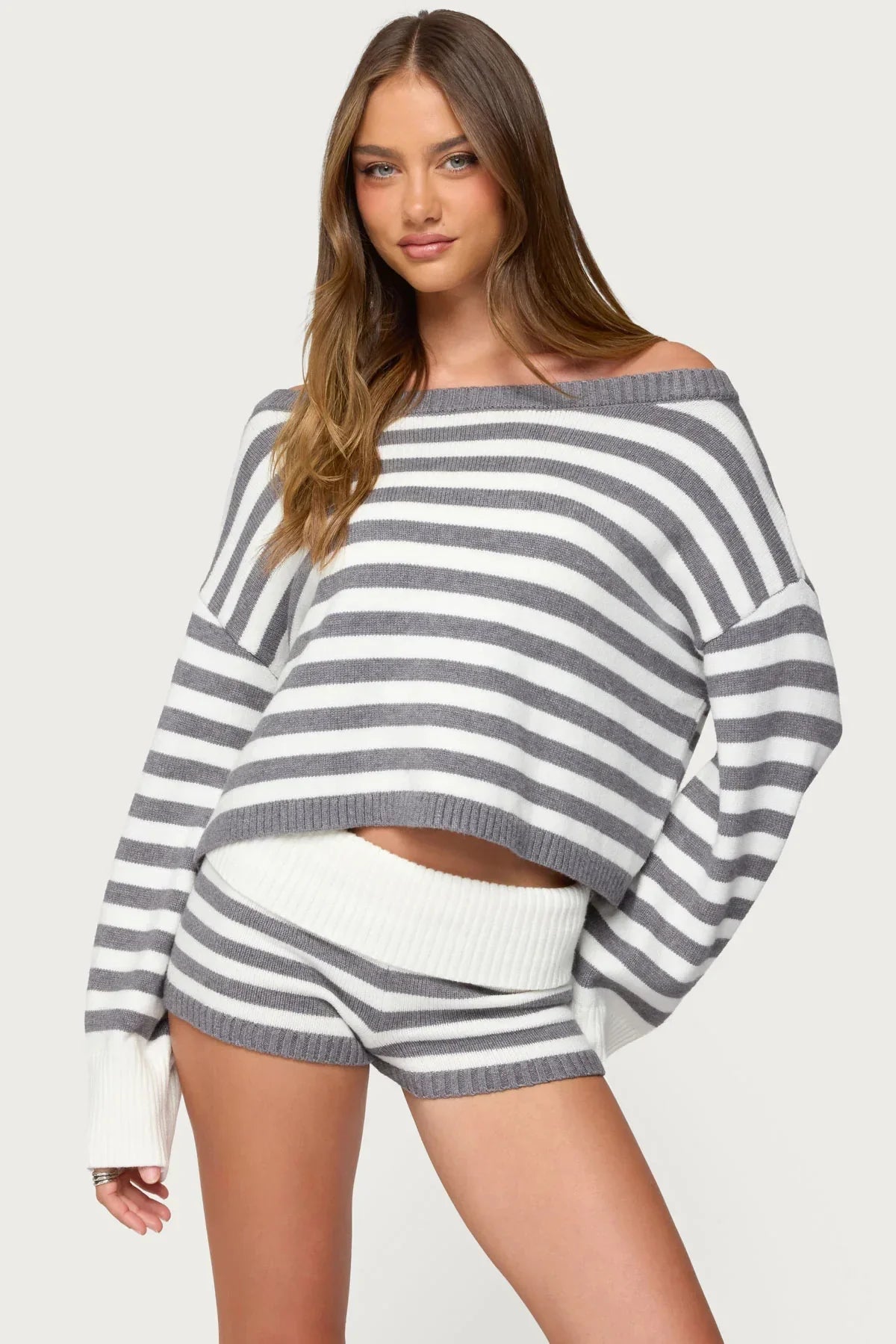 Women's spring suit 2026 European and American spring and summer women's fashionable lady solid color sweater short skirt suit