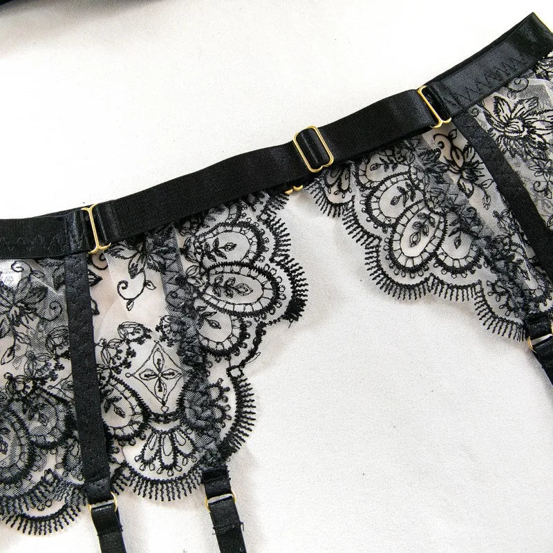 Toucheart 5 Piece Sexy Embroidery Underwear Set for Women Mesh Patchwork See-through Halter Underwear Garters Sexy Lingerie Set