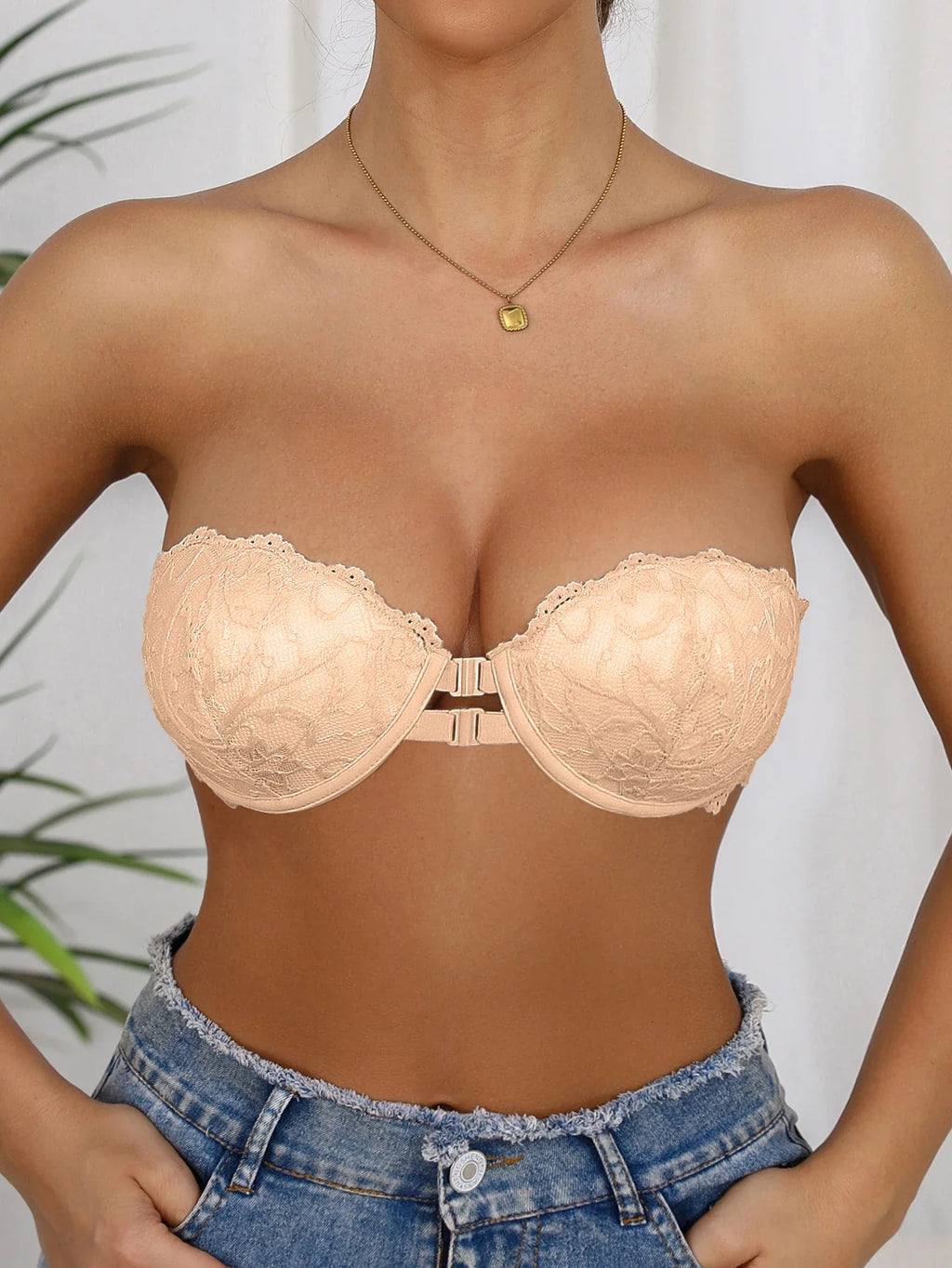 Single-Piece Half-Cup Women's Bra with Front Closure, Solid Color, Simple and Sexy Lace Trim, Strapless, Invisible Details, Anti-Slip Design, Push-Up Effect