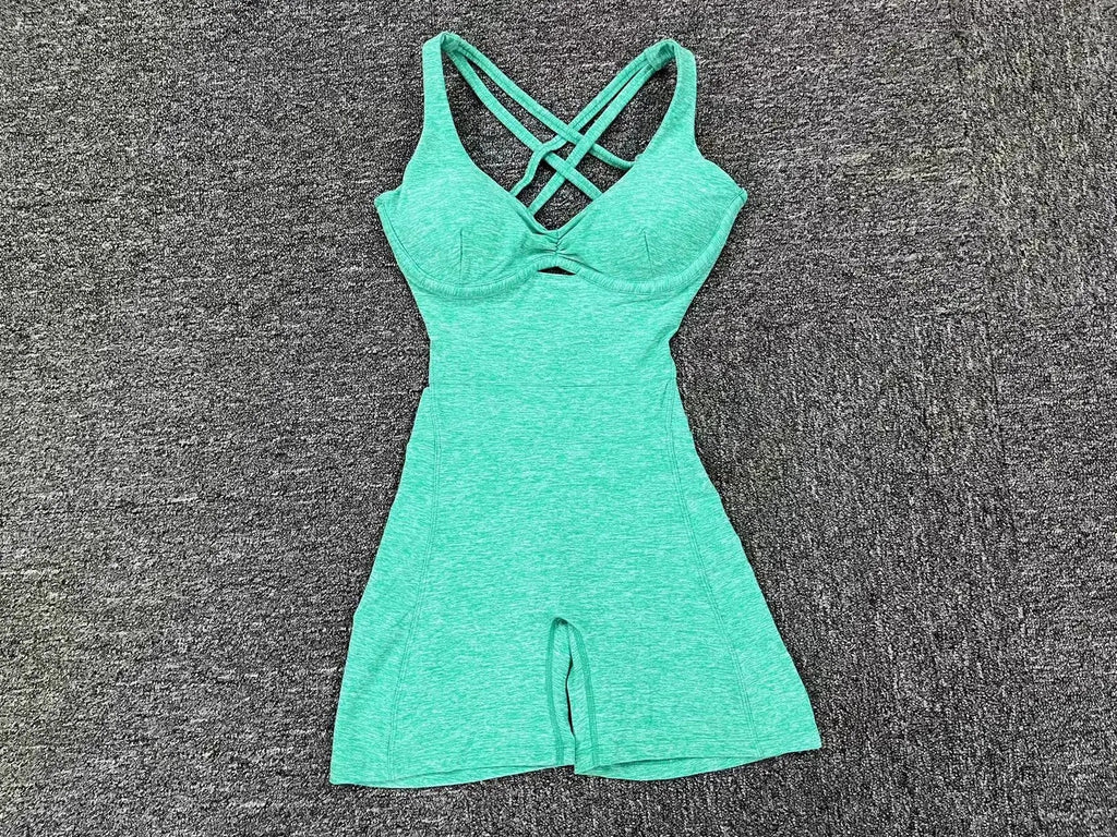 Adjustable double straps Open back  V shape back design Scrunch butt No front seam Flatlock Inseam  Removable pads BODYSUIT