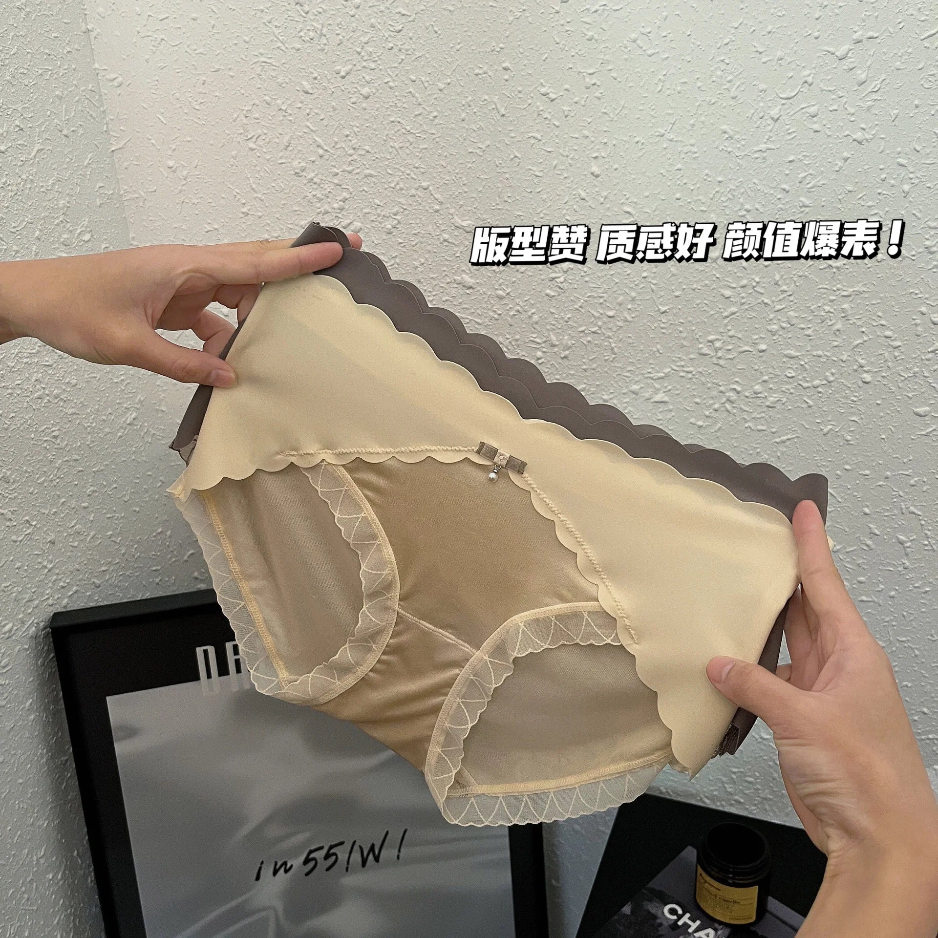 WOMEN Lace underwear, seamless, comfortable, high-elastic, hip-covering briefs, breathable mulberry silk, antibacterial crotch