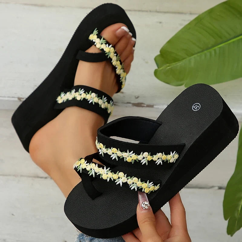 2025 Thick Bottom Clip Toe Slippers for Women Fashion Floral Fabric Wedge Sandals Woman Summer Eva Wear-Resistant Slides Female