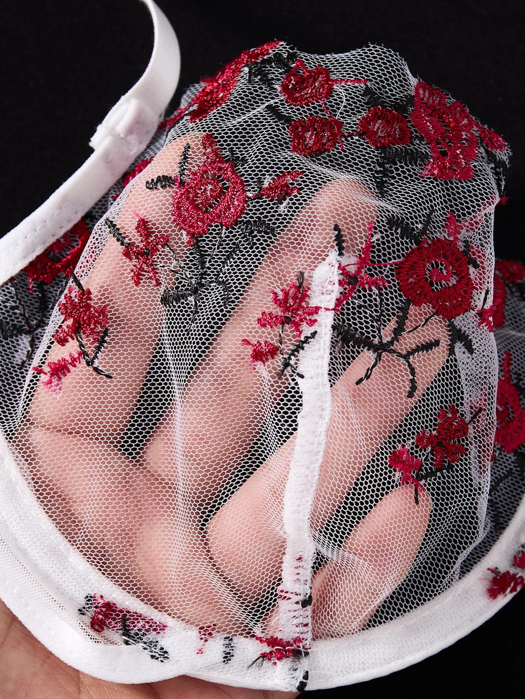 White embroidered floral lingerie set - a sexy bra and thong combination with heart-shaped decorations for ladies ZA824026