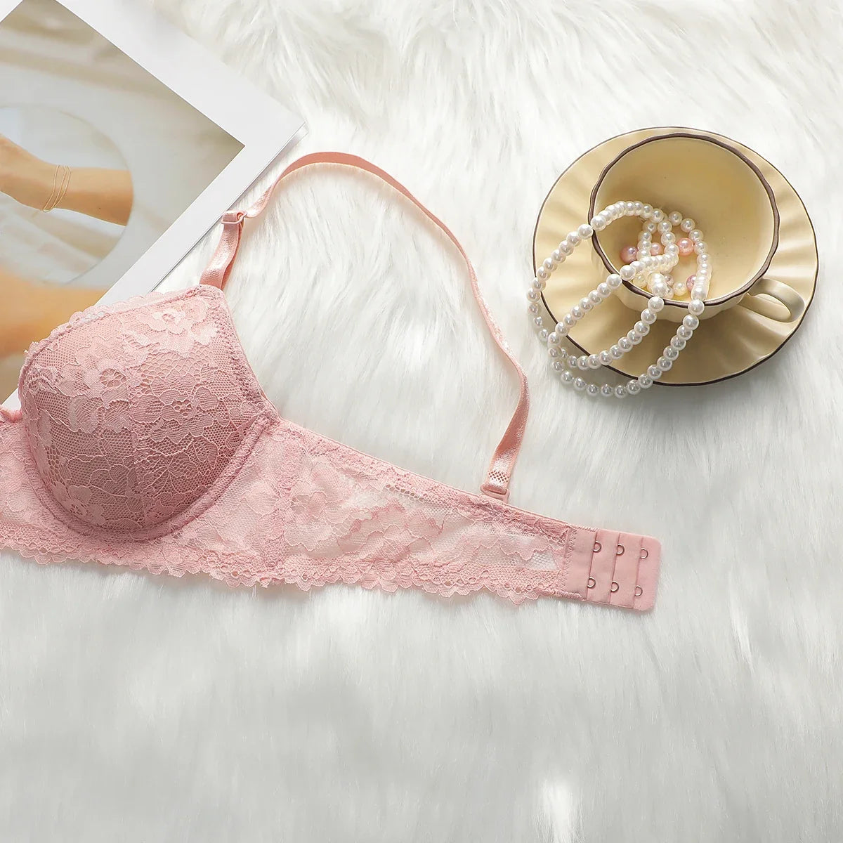 Beautiful Design Sexy Underwear Women's Pink Lace Underwear Back Button Bra Top Flower Comfortable Close fitting Underwear B6048