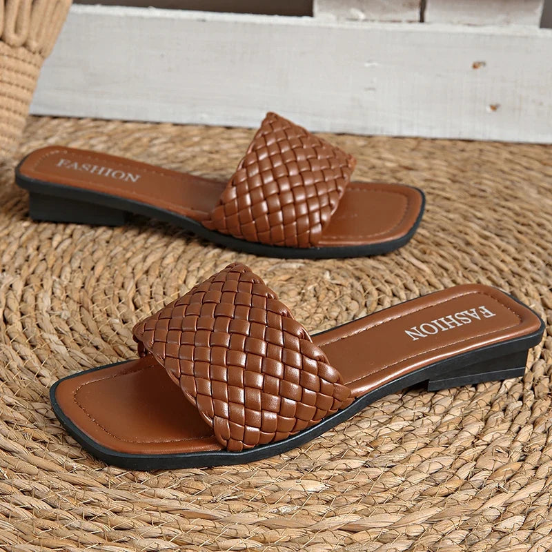 Classic Plus Size Woven Slippers for Women Summer Square Toe Low Heel Slides Sandals Woman Outdoor Pu Leather Beach Flip Flops
