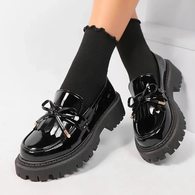 Retro Bow Knot Pumps for Woman New Style Rounded Toe Platform Pumps Women Fanshion Slip On Plu Size Patent Leather Shoes Mujer