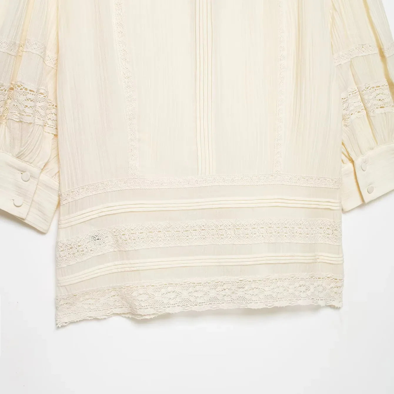 Women's Fashion Lace Romantic Style Shirt Women White Lace Trim Puff Sleeve Neck Button Front Casual Shirt For Daily Wear RJWE