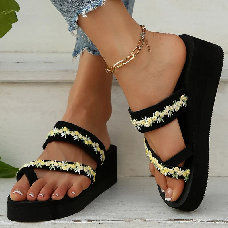 2025 Thick Bottom Clip Toe Slippers for Women Fashion Floral Fabric Wedge Sandals Woman Summer Eva Wear-Resistant Slides Female