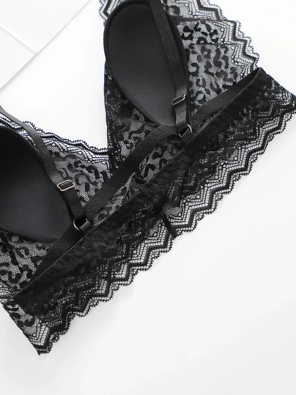 Sexy Lace Deep V Bralette for Women Casual Beach Wear bra Y2K Aesthetic Crop Top  Summer Vacation Outfit Lingerie bra A2375