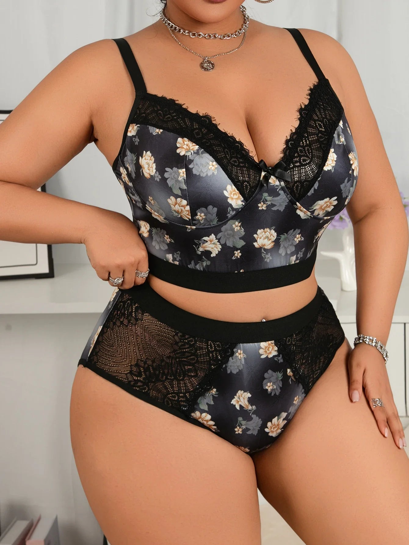 Plus Size Seamless Lingerie Set, Sexy Lace Print Open Back Cami Bra with Built-in Pads for Full Bust Support