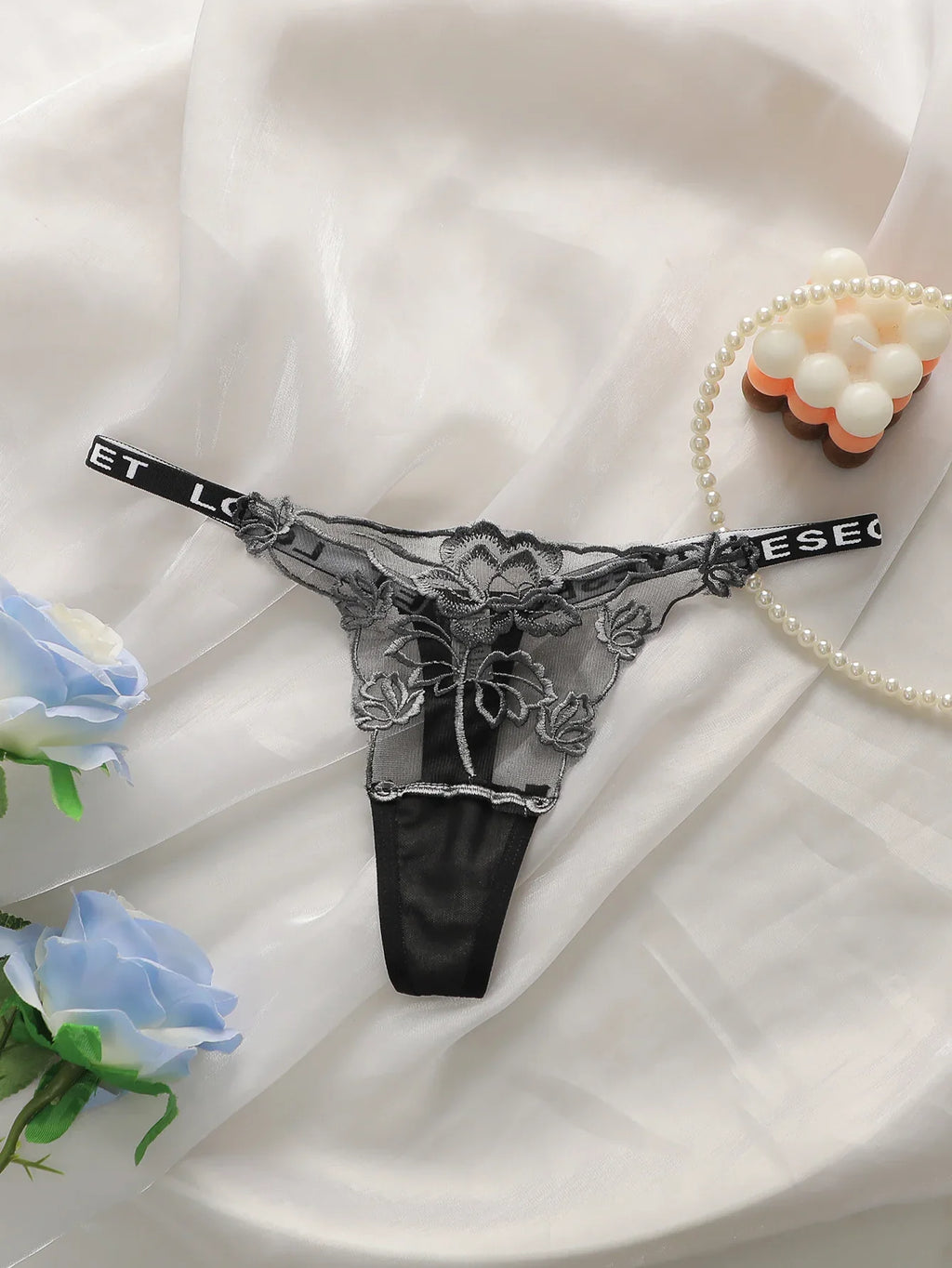 Women's sexy embroidered lace underwear with no trace low waist breathable easy to wash and dry triangular pants C860
