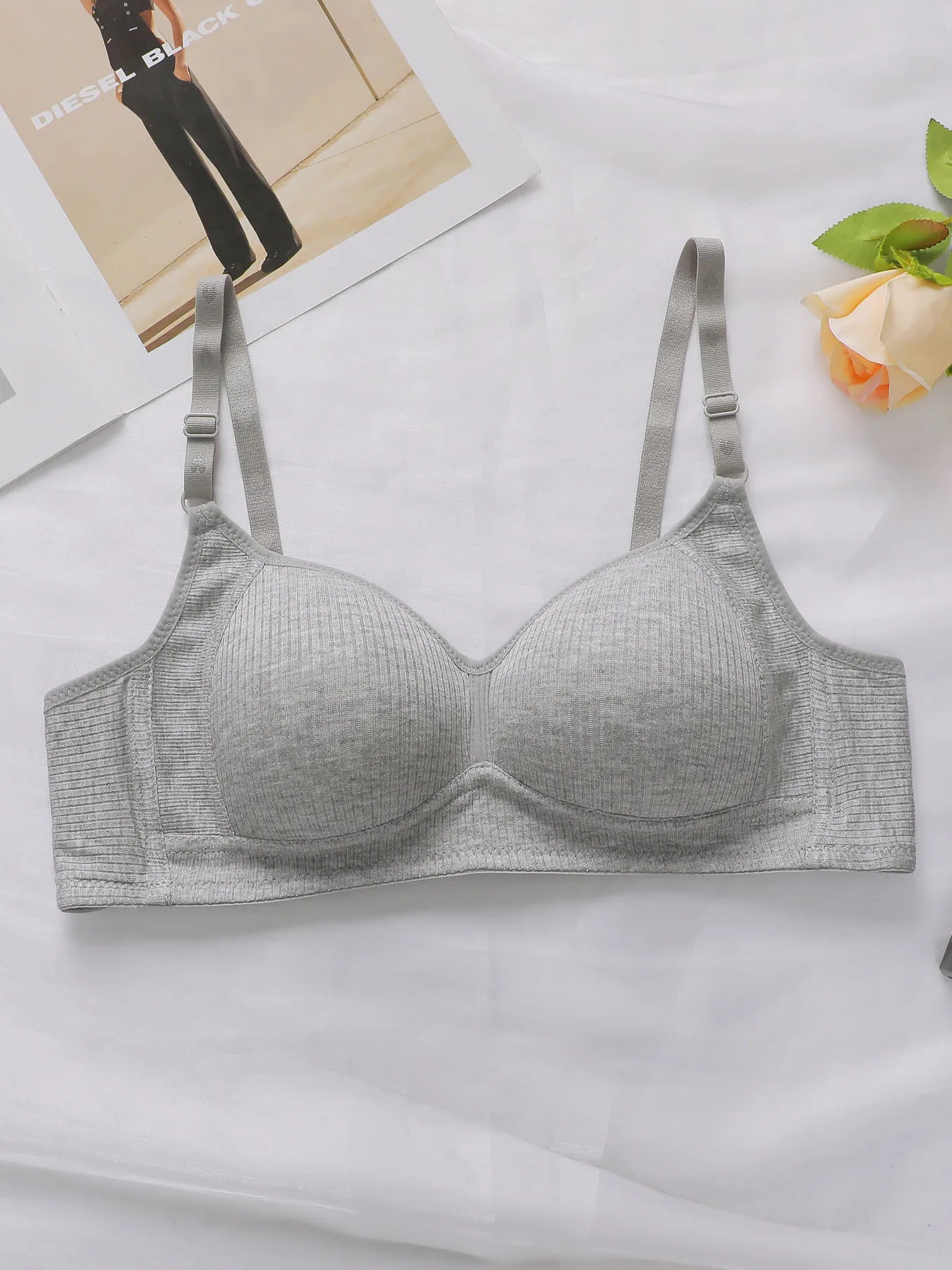 Hot Selling Women's Strapless Gathered Bra With Chest Pad And Stripe Design, Three Buckle Shoulder Strap Adjustable Bra D1806
