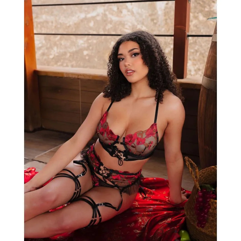 Toucheart 4-Piece Sexy Lingerie Set Women Embroidered Flower Straps Cross Hollow Out Mesh Patchwork Sexy Lace Up Bra Garters Set
