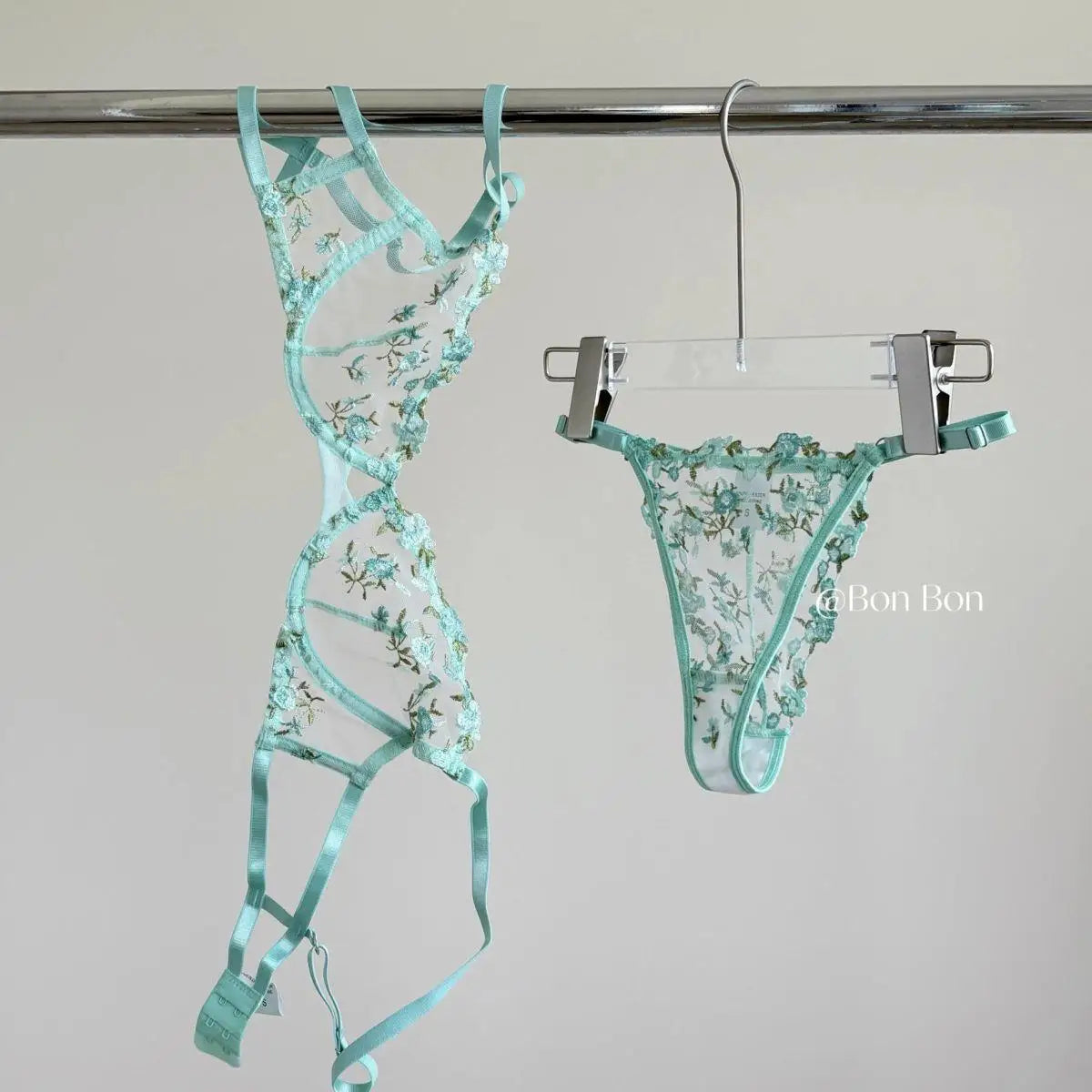 French Floral Lace Bra Set Push Up Underwire Large Bust Sheer Mesh See Through Sexy Bra Embroidery Demi Cup Lingerie Set MOYISU