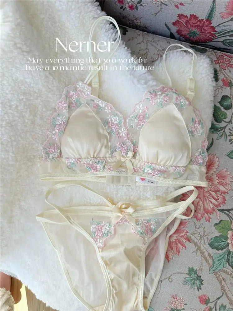 MOYISU Luxury Classic Thin Embroidery Light Luxury Silk French Underwear Sexy Pure Desire Lace Bra Set Small Chest Triangle Cup