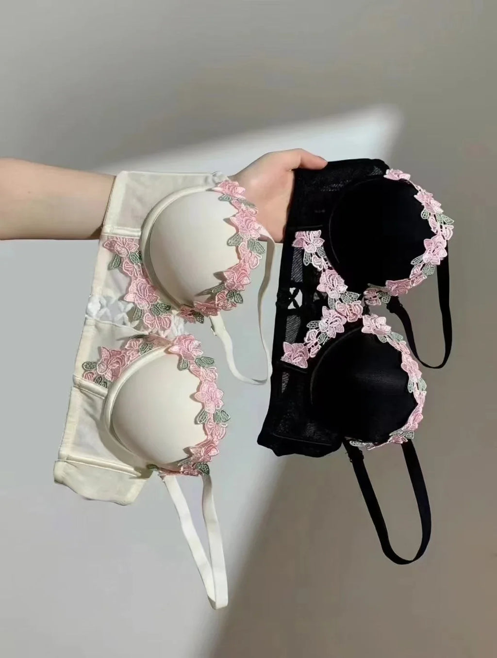 MOYISU London Anime Bralette - Delicate Wireless Bra for Set Teens, Japanese Summer Underwear Small Bust Close-Fit Subtle Allure