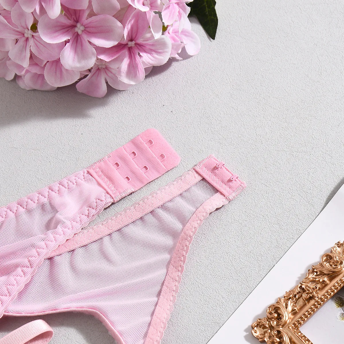 Toucheart Women Lace Sexy Lingerie Panty Patchwork Solid Color Skinny Plunge See-through Romantic Interesting Underwear Cute Set