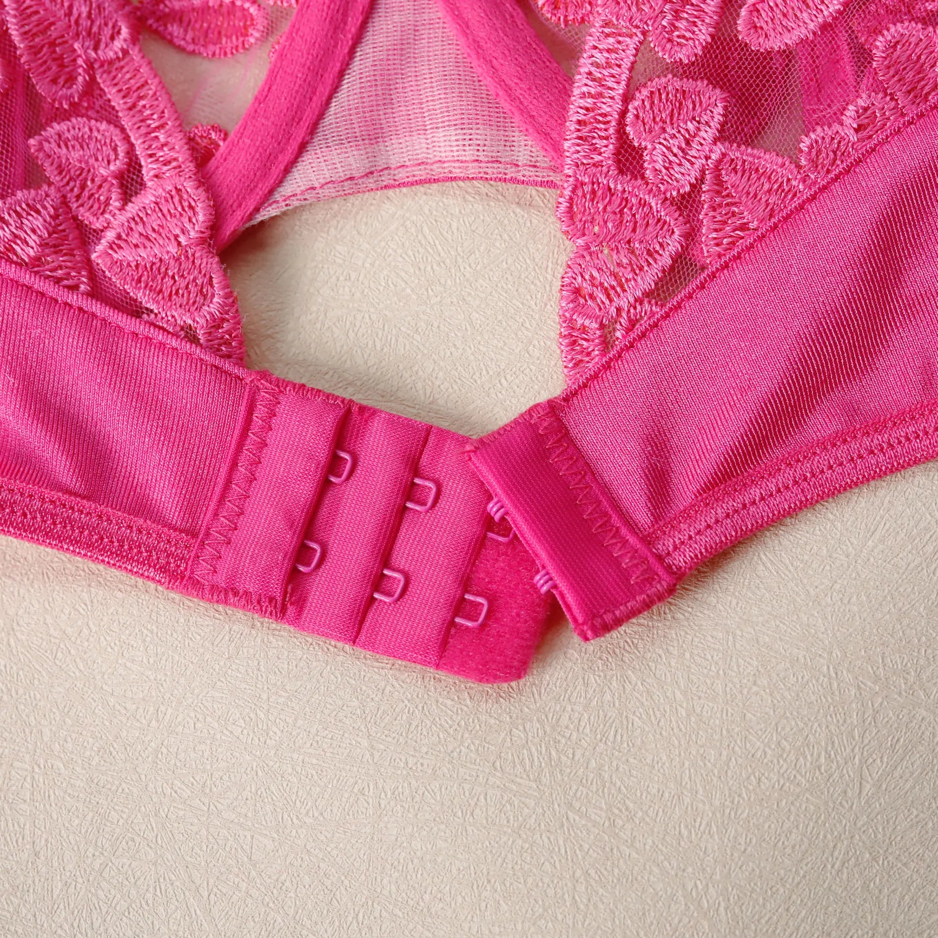 Sexy underwear French ultra-thin embroidered love mesh bra big breasts showing small sexy underwear set