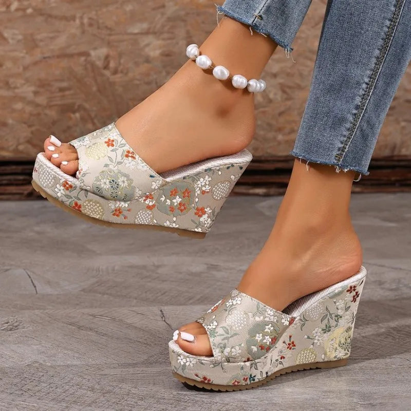 2026 Women's Embroidered Slippers Autumn New Round Toe Open Toe  Heel Shoes