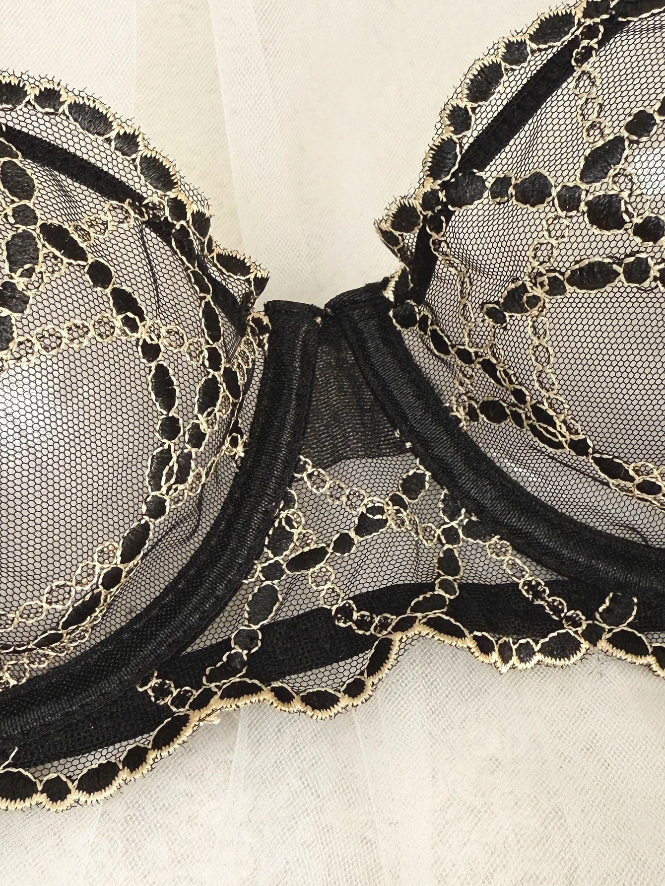 French Style Sexy See-through Lace Underwear Set with Gold Chain High-end Luxury Women's Bra And G-string Set
