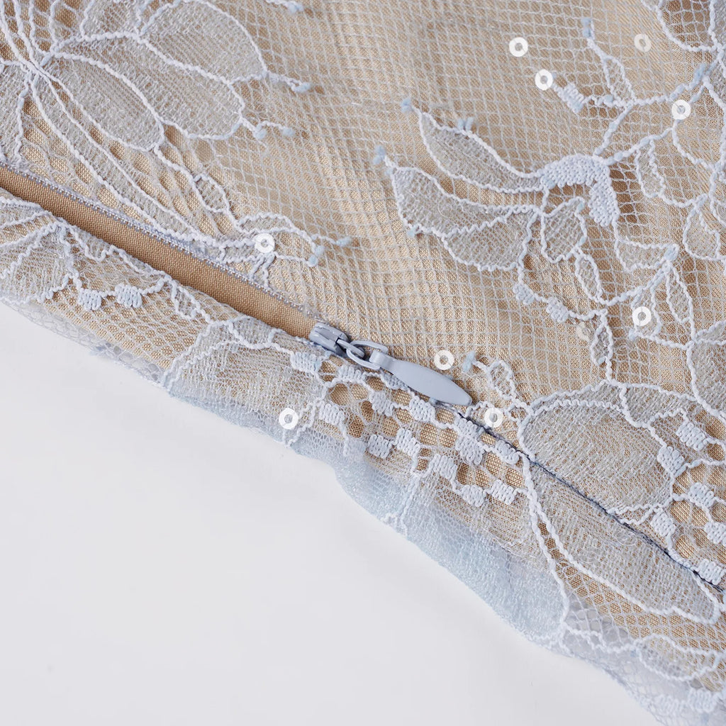 Dreamy and Western-style lace pleated princess dress with sparkling sequin design and puff-sleeved high-waisted dress.