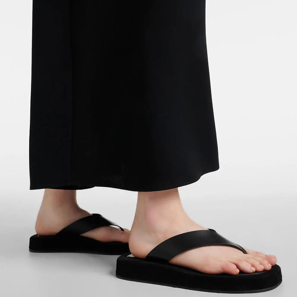 2026 New Arrivals Summer Fashion Black Flip Flops Flat Sandals Women Leisure White Slides Shoes Comfy Walking Beach Footwear