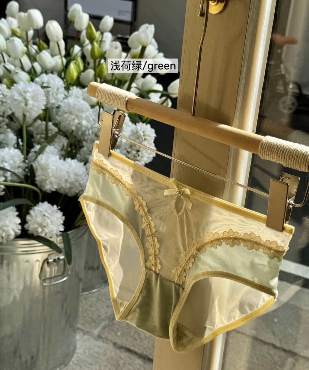 2026 Mid-waist Lace Panties Seamless Soft Mulberry Silk Bottom Crotch Women's Lace Panties Women