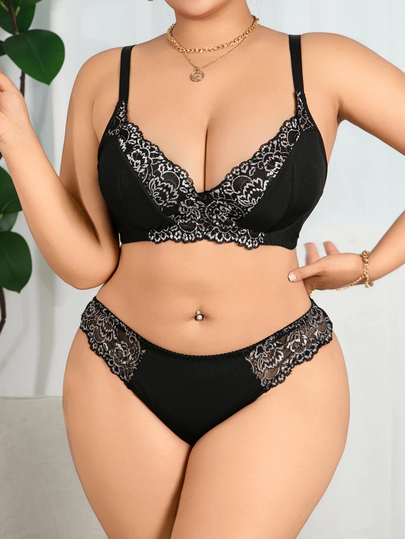 Plus Size Sexy Lace Spliced Lingerie Set, Wireless Seamless Push-up Bra for Full Bust Support