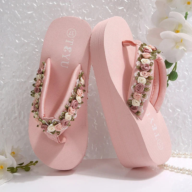 Fashion Flower Decor Wedge Flip Flops Women 2026 Summer Lightweight Platform Slippers Woman Chic Pink Thick Sole Beach Sandles