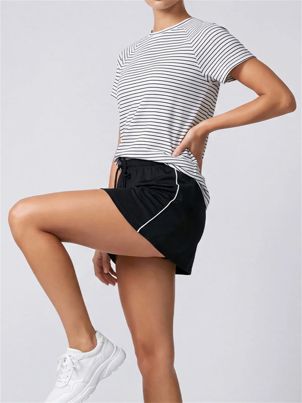 Women's Yoga Outfit Set Black Stripe Tennis Skirt Workout Clothes Short Sleeve O Neck Sports T Shirts Mini Skorts Fitness Sets