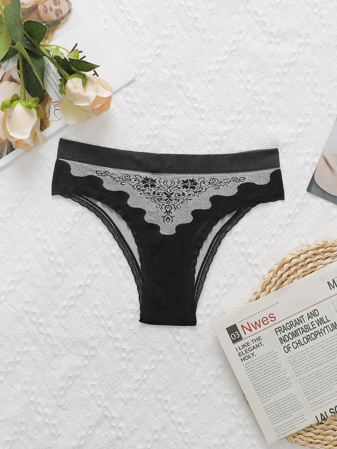 Women's sexy embroidered flower triangle underwear with seamless inner lining antibacterial easy to wash and dry underwear Z412