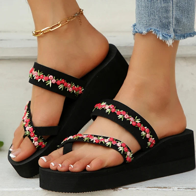2025 Thick Bottom Clip Toe Slippers for Women Fashion Floral Fabric Wedge Sandals Woman Summer Eva Wear-Resistant Slides Female