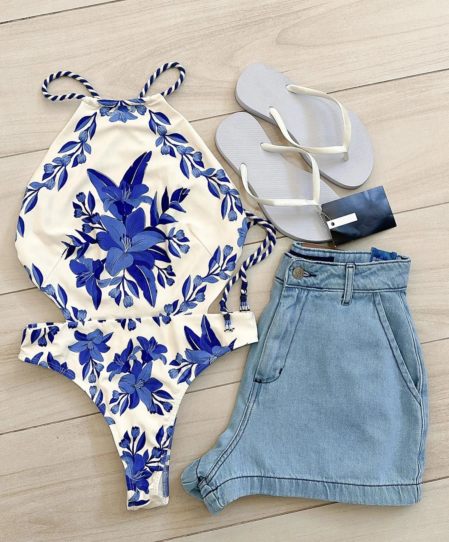 One Piece Swimsuit For Women 2025 New Vintage Retro Swimwear Print Swimsuit Halter Beachwear Sexy Monokini Female Bathing Suit
