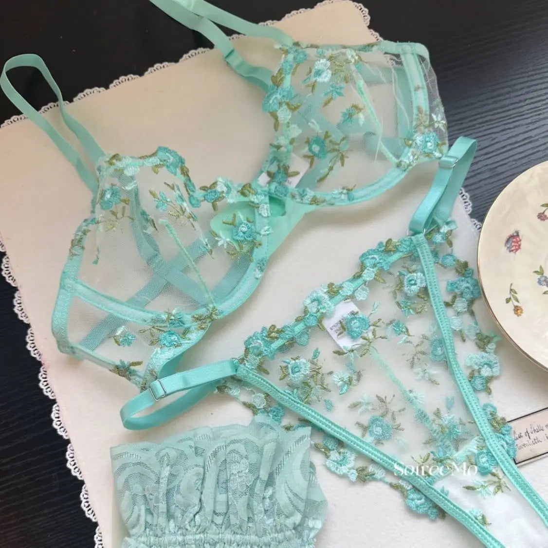 French Floral Lace Bra Set Push Up Underwire Large Bust Sheer Mesh See Through Sexy Bra Embroidery Demi Cup Lingerie Set MOYISU