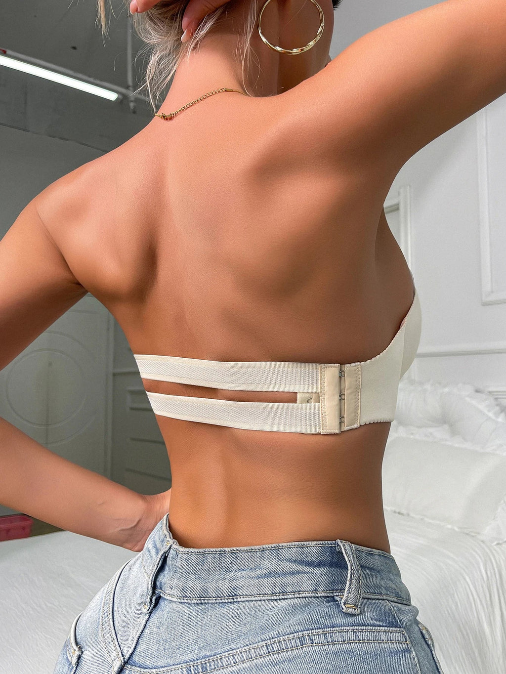 Women's Strapless solid Color underwear With anti Slip Invisible Strap Beautiful Back Bra Sexy Pull up Brassiere 6834