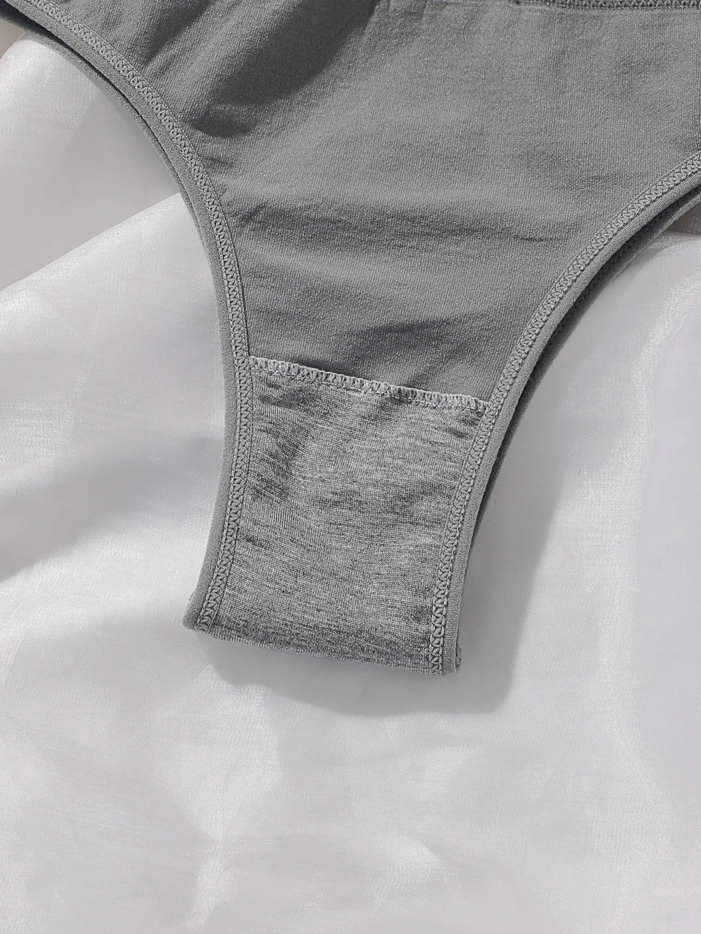 Seamless thong sports yoga comfortable seamless underwear sexy solid color women's underwear Z626