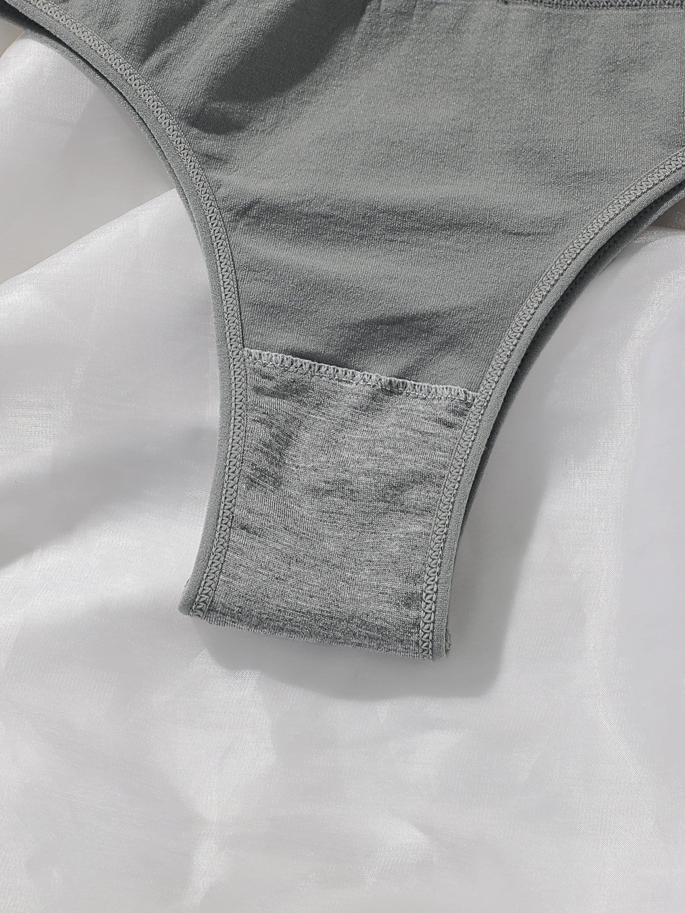 Seamless thong sports yoga comfortable seamless underwear sexy solid color women's underwear Z626