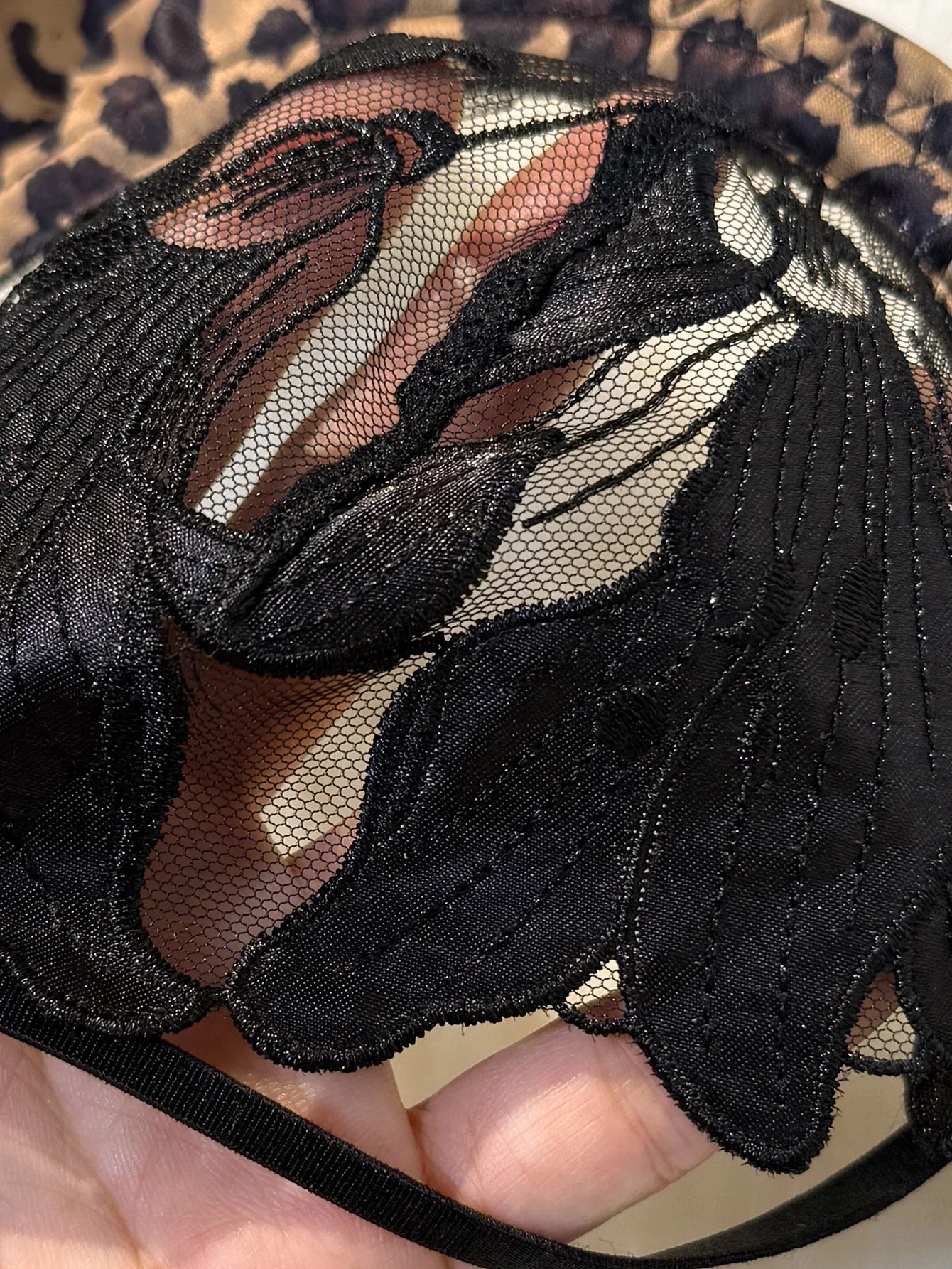 A Set of Black Sexy Lingerie, Featuring Leopard Print and Floral Patterns, Has Highly Alluring Transparent Visual Effect ZA82518