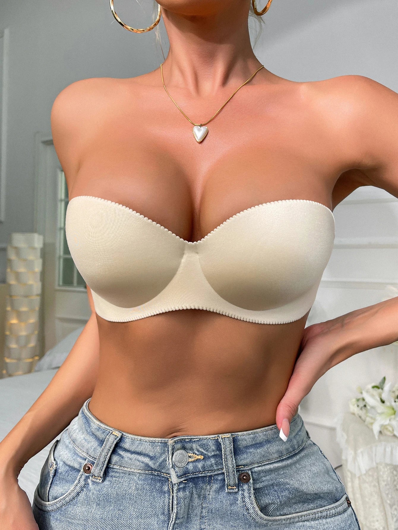 Women's Strapless solid Color underwear With anti Slip Invisible Strap Beautiful Back Bra Sexy Pull up Brassiere 6834